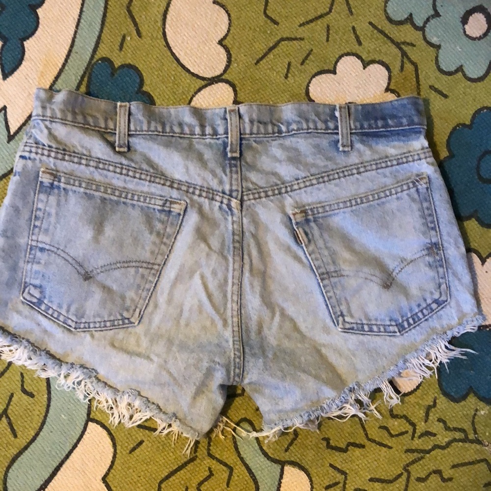 Fabulous Levi denim shorts - Picture 3 of 3